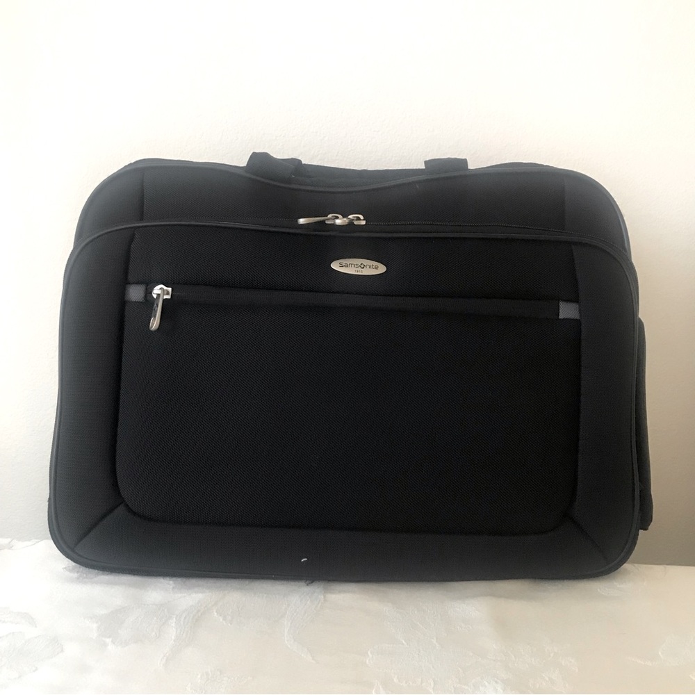 A Samsonite laptop cover.  See attached vendor description